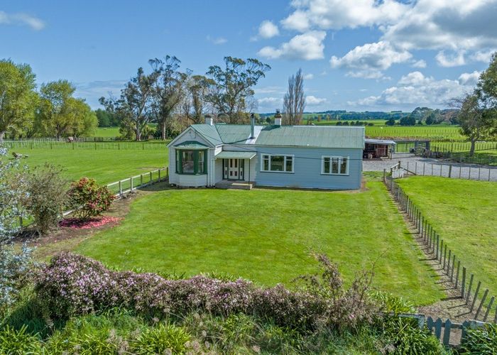 at 1865 Kimbolton Road, Kiwitea