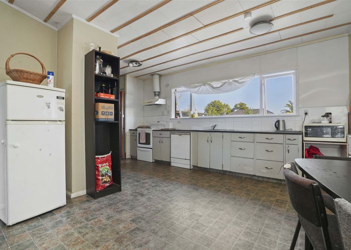  at 290 Cambridge Road, Hillcrest, Hamilton