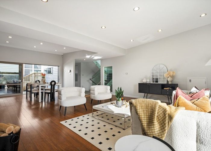  at 10 Bayside Drive, Browns Bay, North Shore City, Auckland