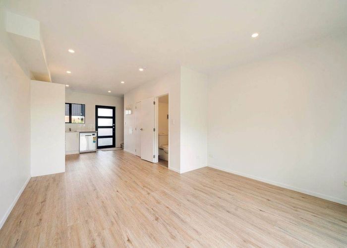  at 11 Eileen Newey Place, Henderson, Waitakere City, Auckland