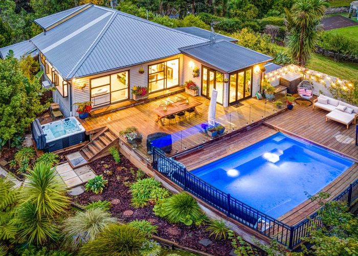  at 8 Jays Road, Titirangi, Auckland