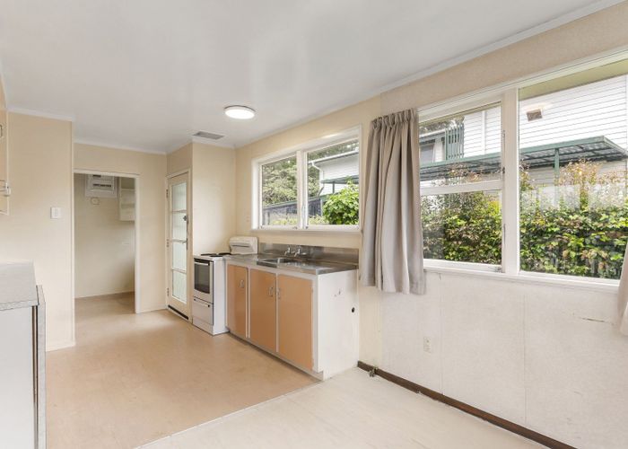  at 51 Easton Park Parade, Glenfield, North Shore City, Auckland