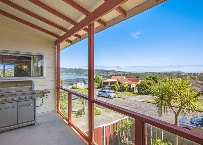 Free property data for 4 Ettrick Grove, Papakowhai, Porirua homes.co.nz