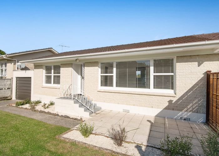  at 2/16 Northumberland Avenue, Belmont, Auckland