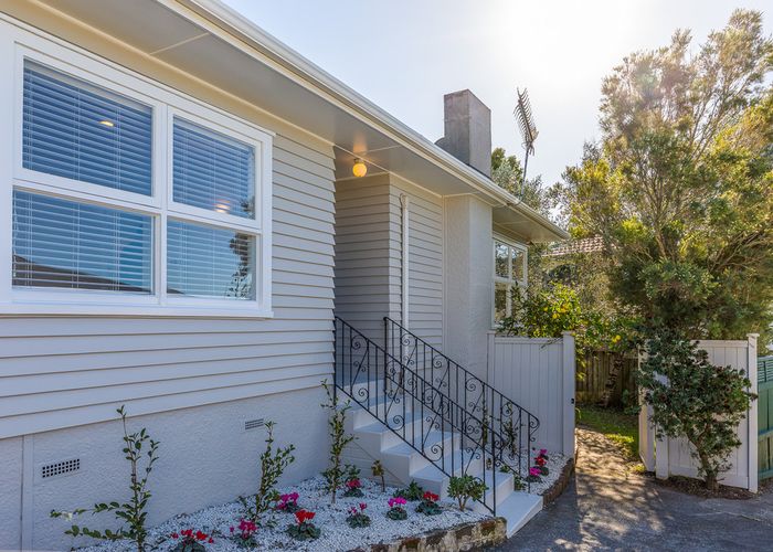  at 21 Raleigh Road, Northcote, Auckland