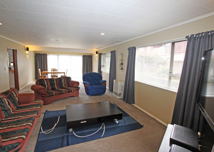  at 3 Mercury Way, Whitby, Porirua