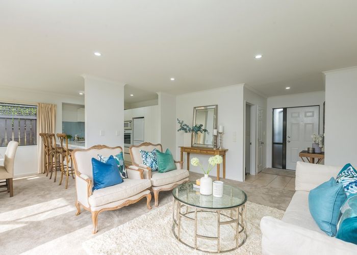  at 8A Kinder Place, Meadowbank, Auckland