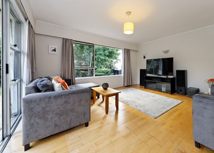  at 2/106 Colwill Road, Massey, Auckland