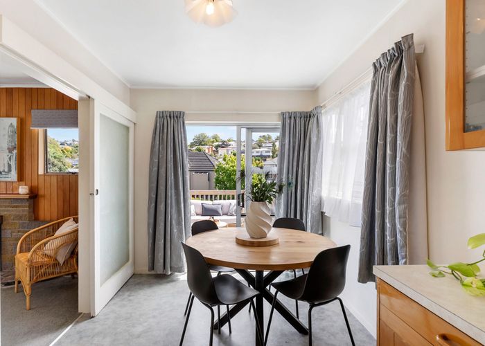  at 11 Wykeham Place, Glenfield, Auckland