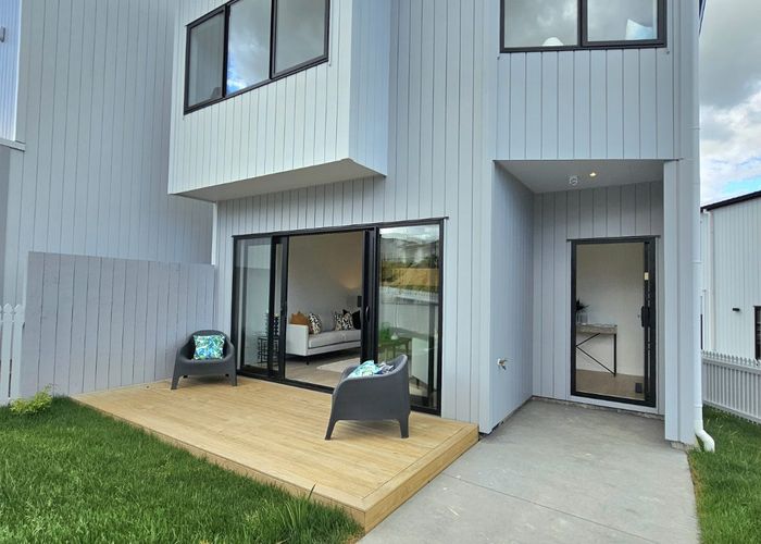 For sale 37E West Harbour Drive, West Harbour, Waitakere City