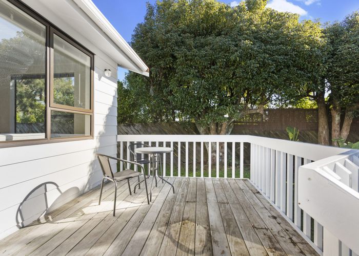  at 1/7 Vardon Road, Green Bay, Auckland