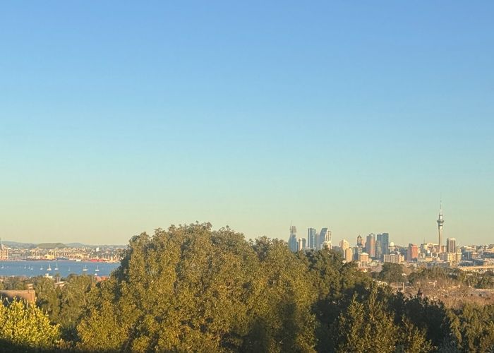  at 3/71 Pupuke Road, Northcote, North Shore City, Auckland