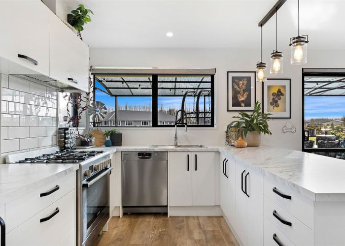  at 32 Northside DR, Waikuku Beach, Waikuku