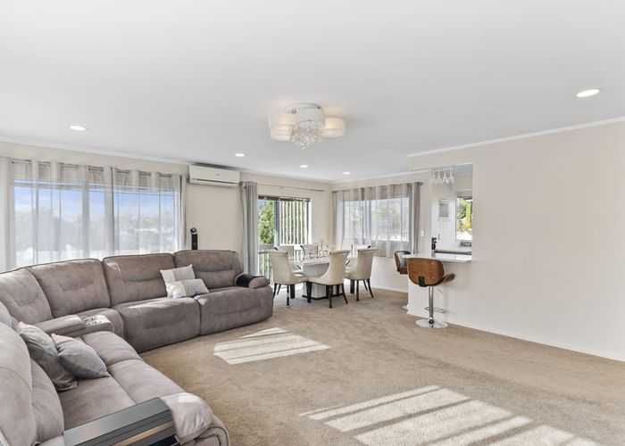 at 2/6 Boys Place, Pakuranga Heights, Auckland