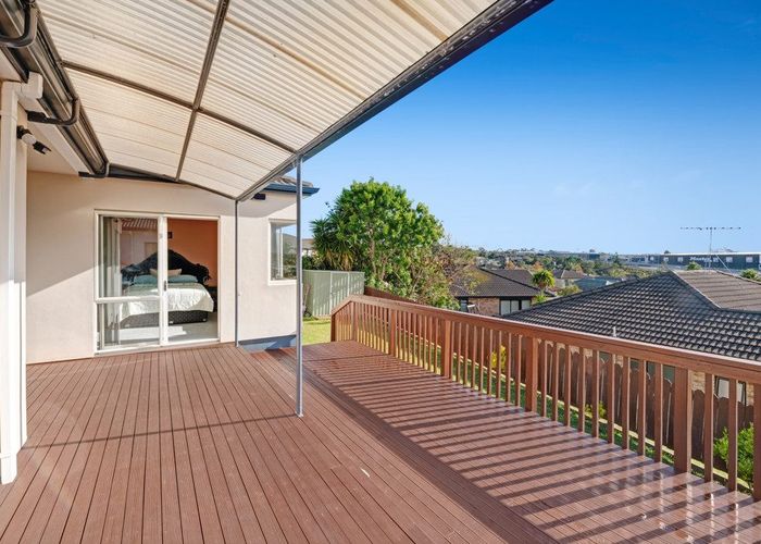 For sale 31 Black Teal Close, Unsworth Heights, North Shore City