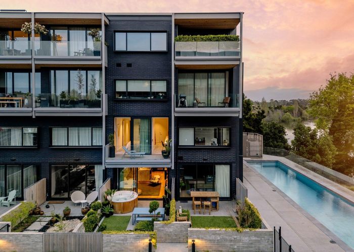  at 102/1 Clyde Street, Hamilton East, Hamilton
