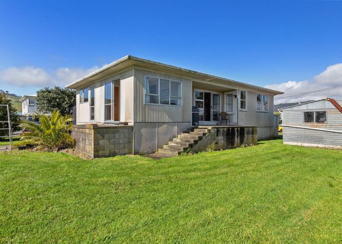 Free property data for 14 Karaka Road, Kawakawa Bay homes.co.nz