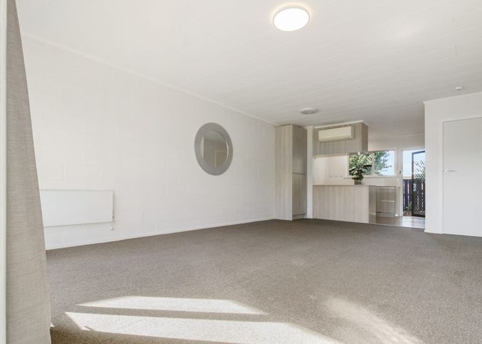  at 2/7 Mckenzie Road, Mangere Bridge, Auckland