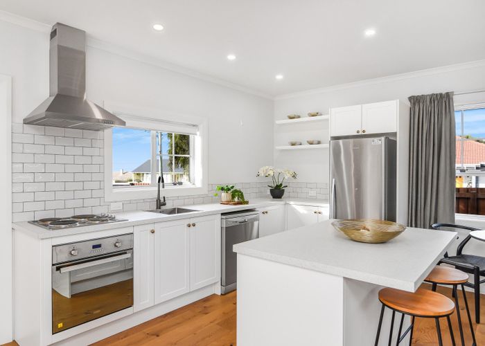  at 27 Isadore Road, Saint Clair, Dunedin