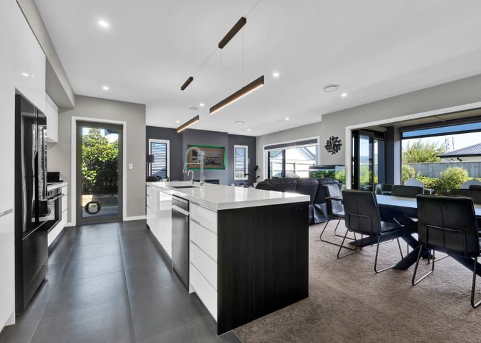  at 17 Honeyfield Drive, Whalers Gate, New Plymouth, Taranaki