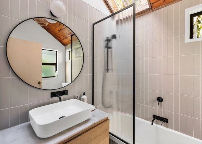  at 16 Mahoe Road, Titirangi, Auckland