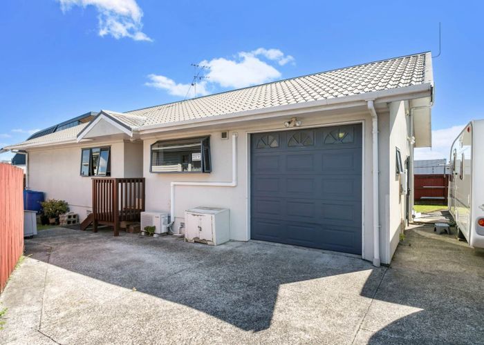  at 8 Cambridge Terrace, Papatoetoe, Auckland