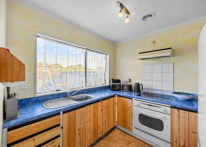  at 2/6 Dillimore Avenue, Pakuranga, Manukau City, Auckland