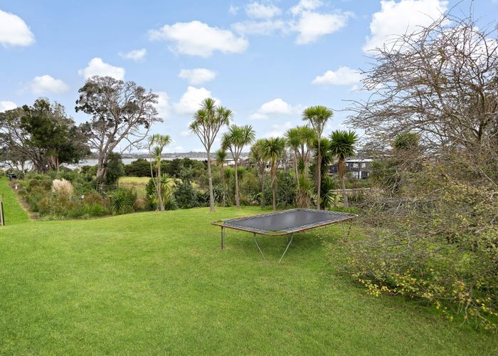 at 2/305 West Tamaki Road, Wai O Taiki Bay, Auckland