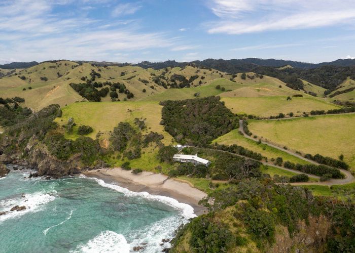 For sale 350 McAuslin Road, Sandy Bay, Whananaki, Whangarei