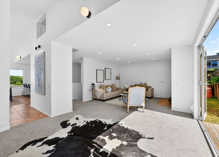  at 2/10 Windsor Place, Mairangi Bay, North Shore City, Auckland