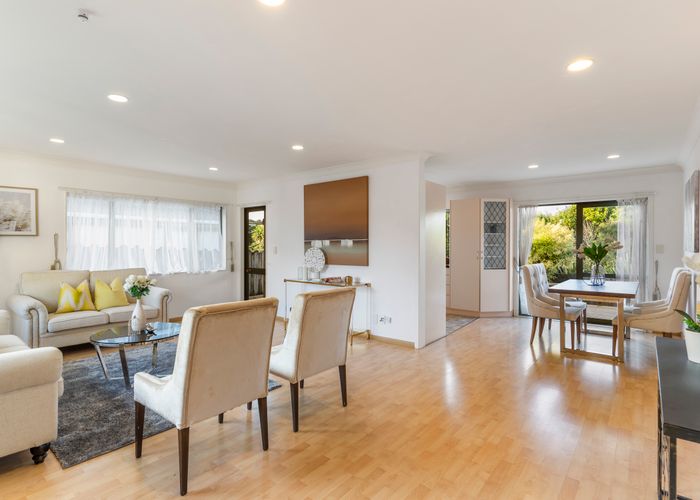  at 2/24 Somerset Road, Mount Roskill, Auckland