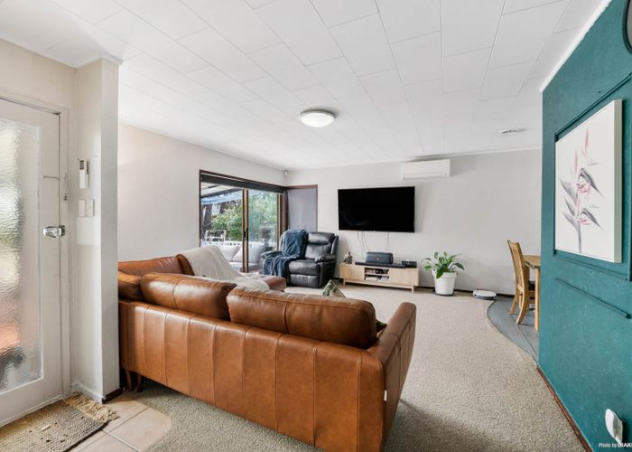  at 1/24 Longreach Drive, Sunnyvale, Auckland