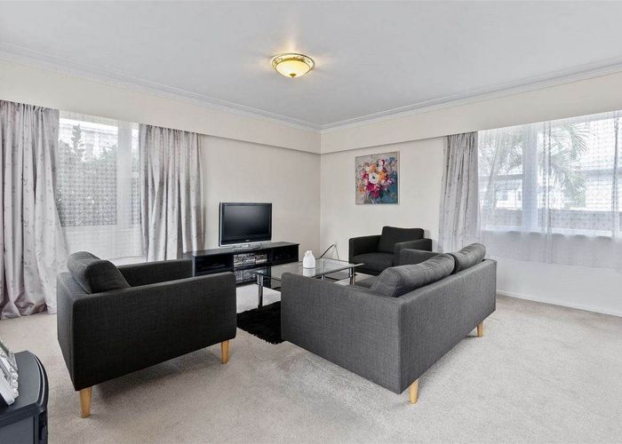  at 2/218 Shirley Road, Papatoetoe, Auckland