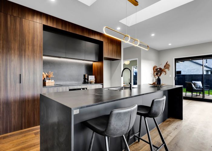  at 6 Oliver O'Leary Way, Westown, New Plymouth