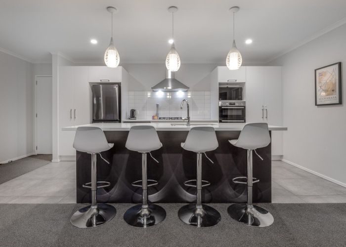  at 2 Roundhouse Close, Whitby, Porirua
