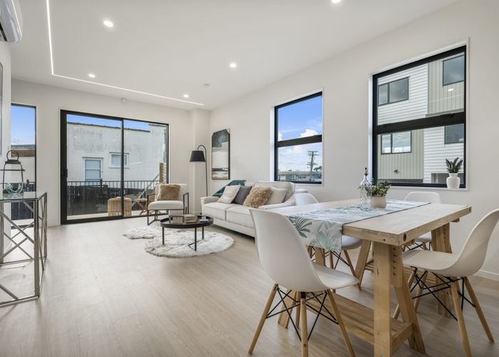 at 8/16 Binsted Road, New Lynn, Waitakere City, Auckland