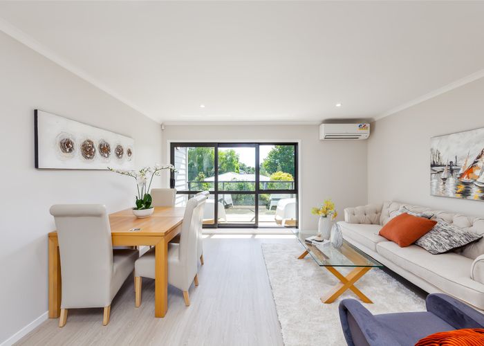  at 2/504 Swanson Road, Ranui, Auckland