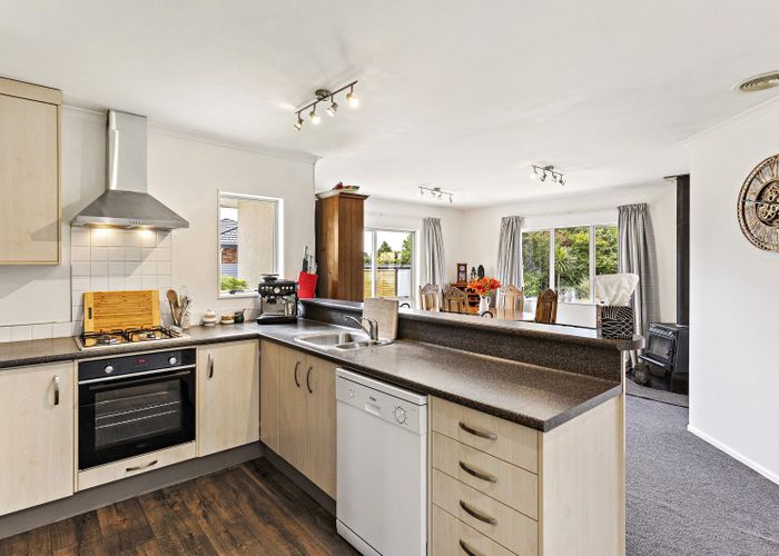  at 2 Daffodil Grove, Carterton, Carterton