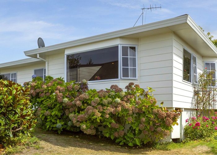  at 2/8 Kinder Street, Acacia Bay, Taupo, Waikato