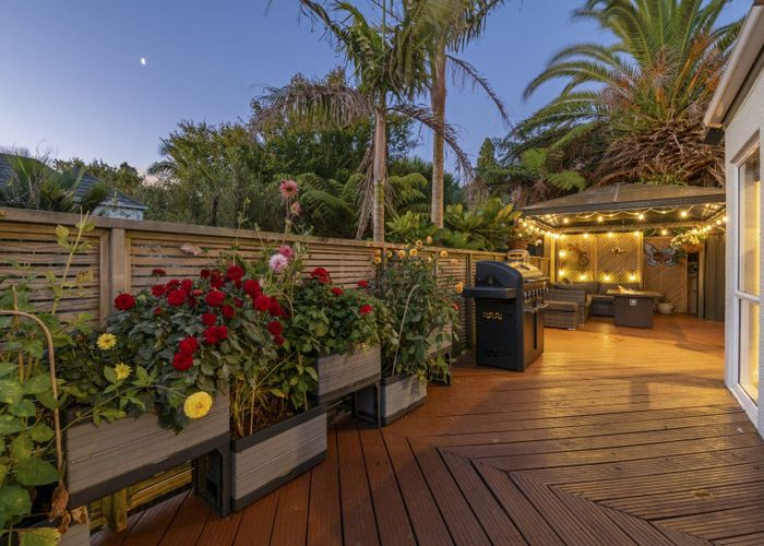  at 2/992 Beach Road, Torbay, Auckland