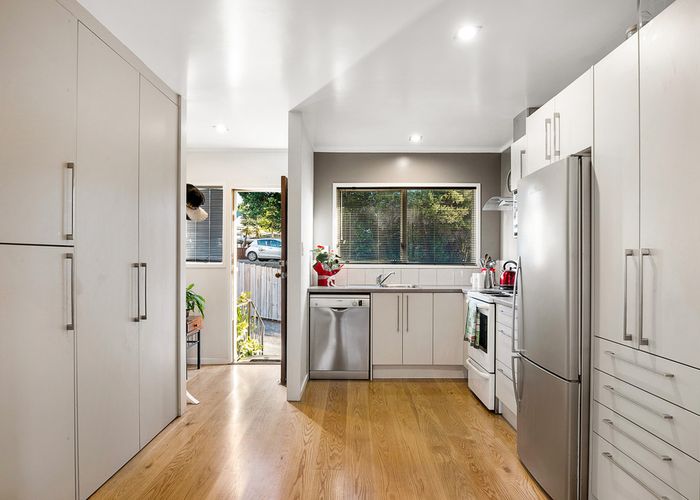  at 2/7 Edmonton Road, Henderson, Auckland