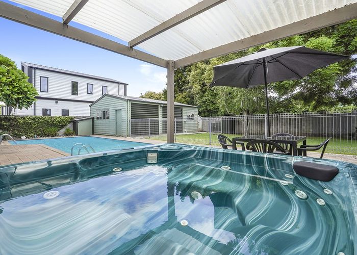  at 17 Queenwood Avenue, Queenwood, Hamilton