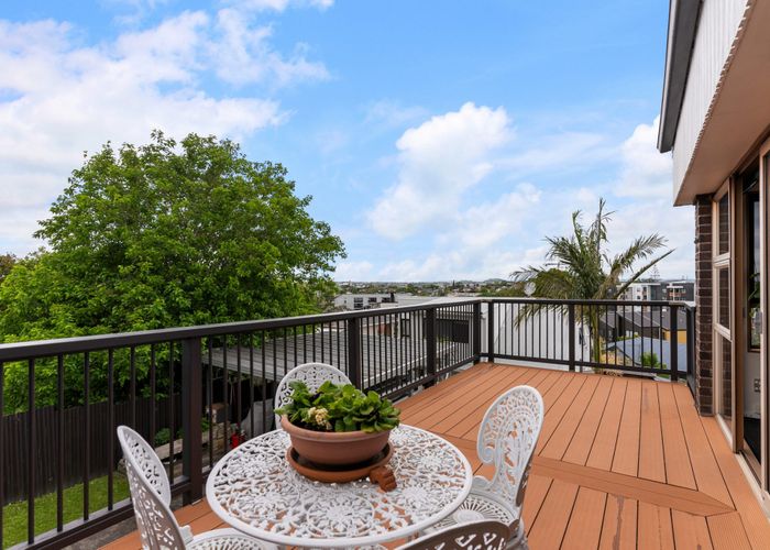  at 2/22 Martin Crescent, Northcote, North Shore City, Auckland