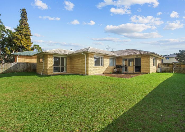  at 8 Neesons Way, Glendene, Auckland