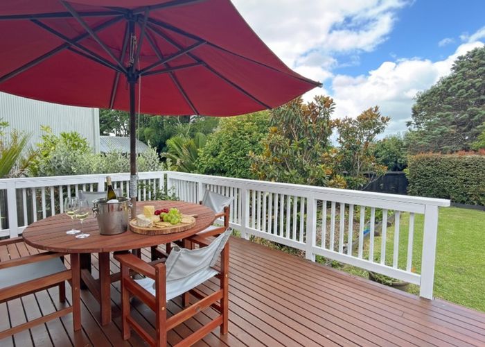  at 16 Onetaunga Road, Chatswood, North Shore City, Auckland