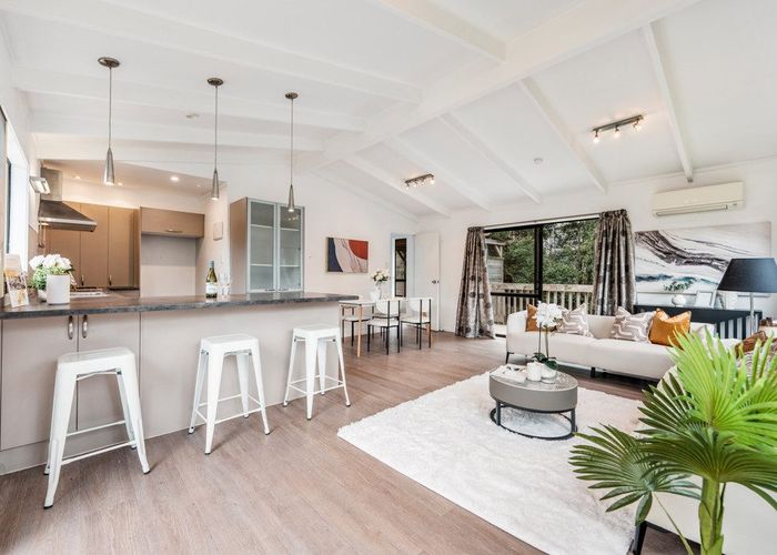  at 2/104 Ocean View Road, Hillcrest, North Shore City, Auckland