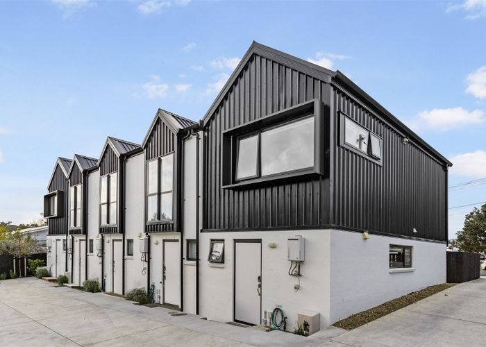 at 9/36 Kaipatiki Road, Glenfield, Auckland