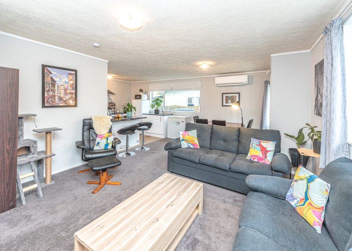  at 11 Willow Brook Place, CLIVE, Clive