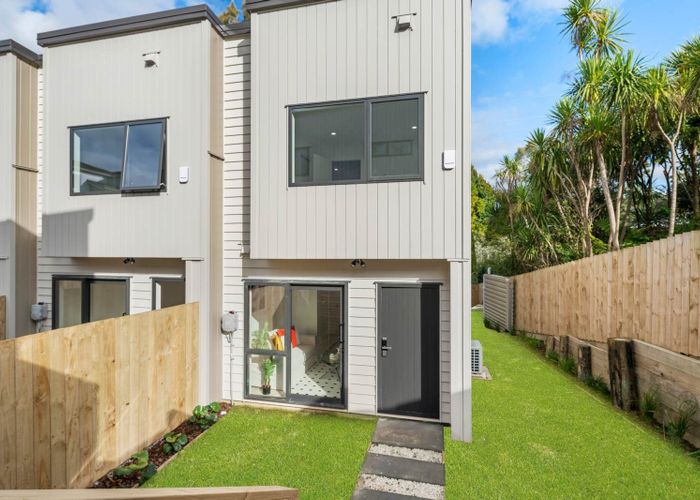  at 16 Reynella Drive, Massey, Waitakere City, Auckland