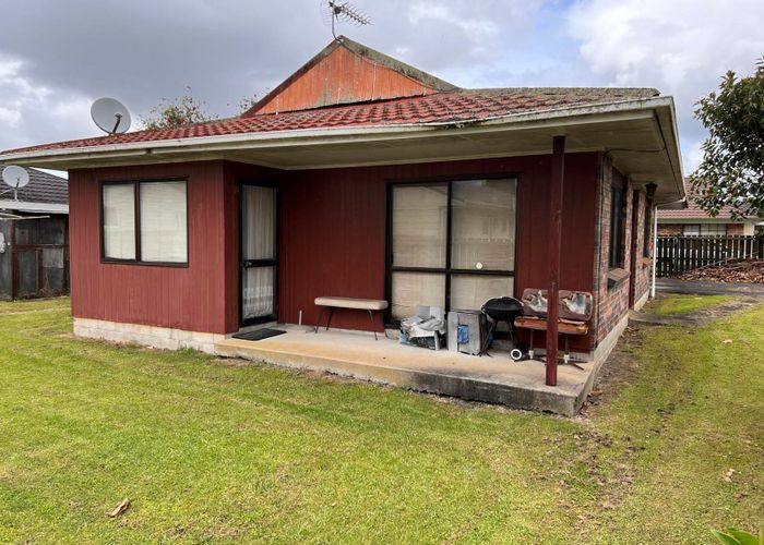  at 2/14 Sturges Road, Henderson, Auckland